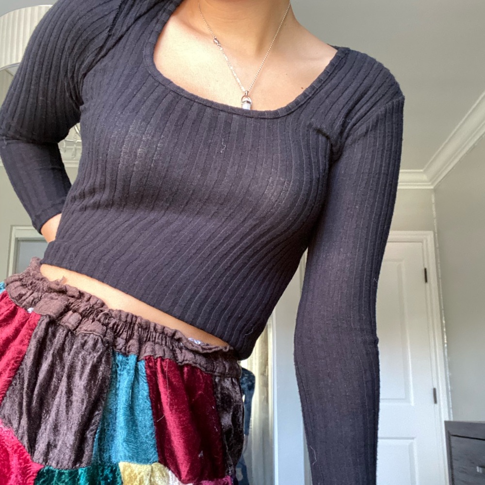 basic black crop top - Picture 3 of 3